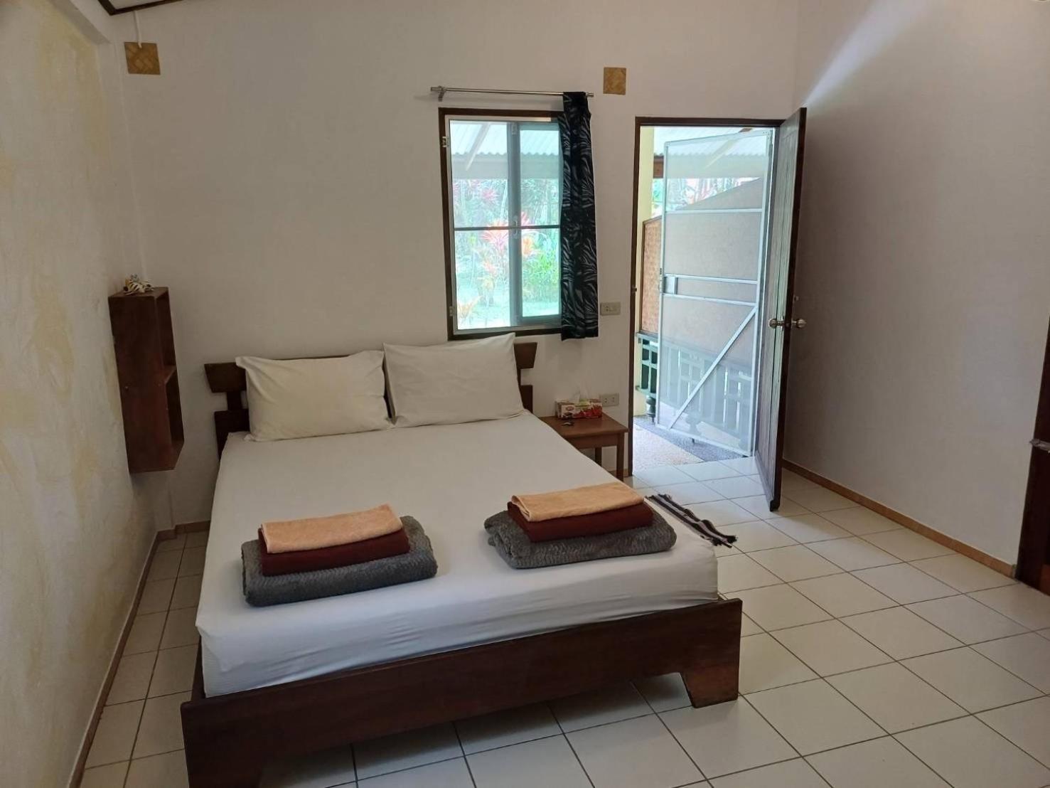 Lake View Bungalows Khao Lak Exteriör bild